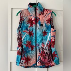 Breathtaking Helly Hansen Naito print primaloft vest. Worn once. Size XS-S.